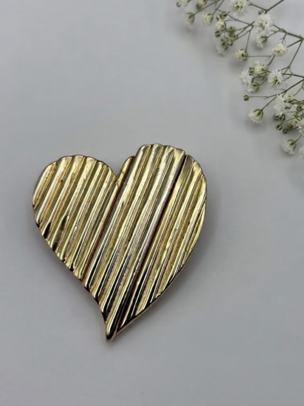 Vintage Gold-Tone Ribbed Heart Brooch